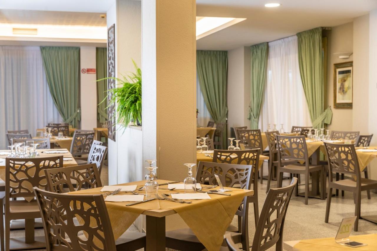 Hotel San Remo - All Inclusive - Fronte Mare - Spiaggia Privata Martinsicuro Esterno foto