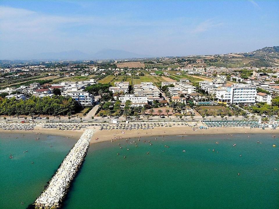 Hotel San Remo - All Inclusive - Fronte Mare - Spiaggia Privata Martinsicuro Esterno foto