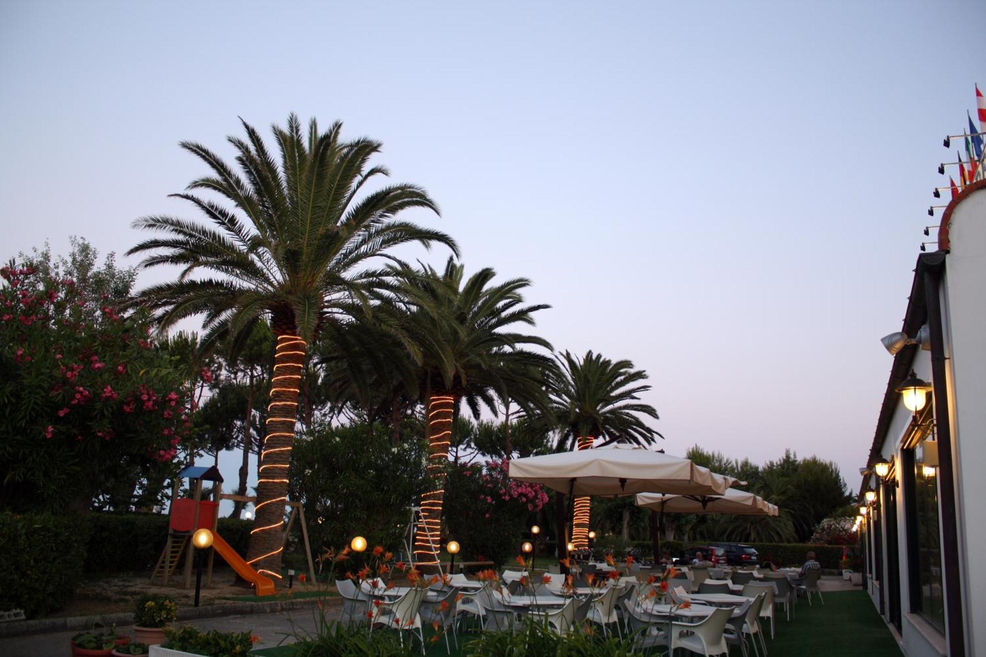 Hotel San Remo - All Inclusive - Fronte Mare - Spiaggia Privata Martinsicuro Esterno foto