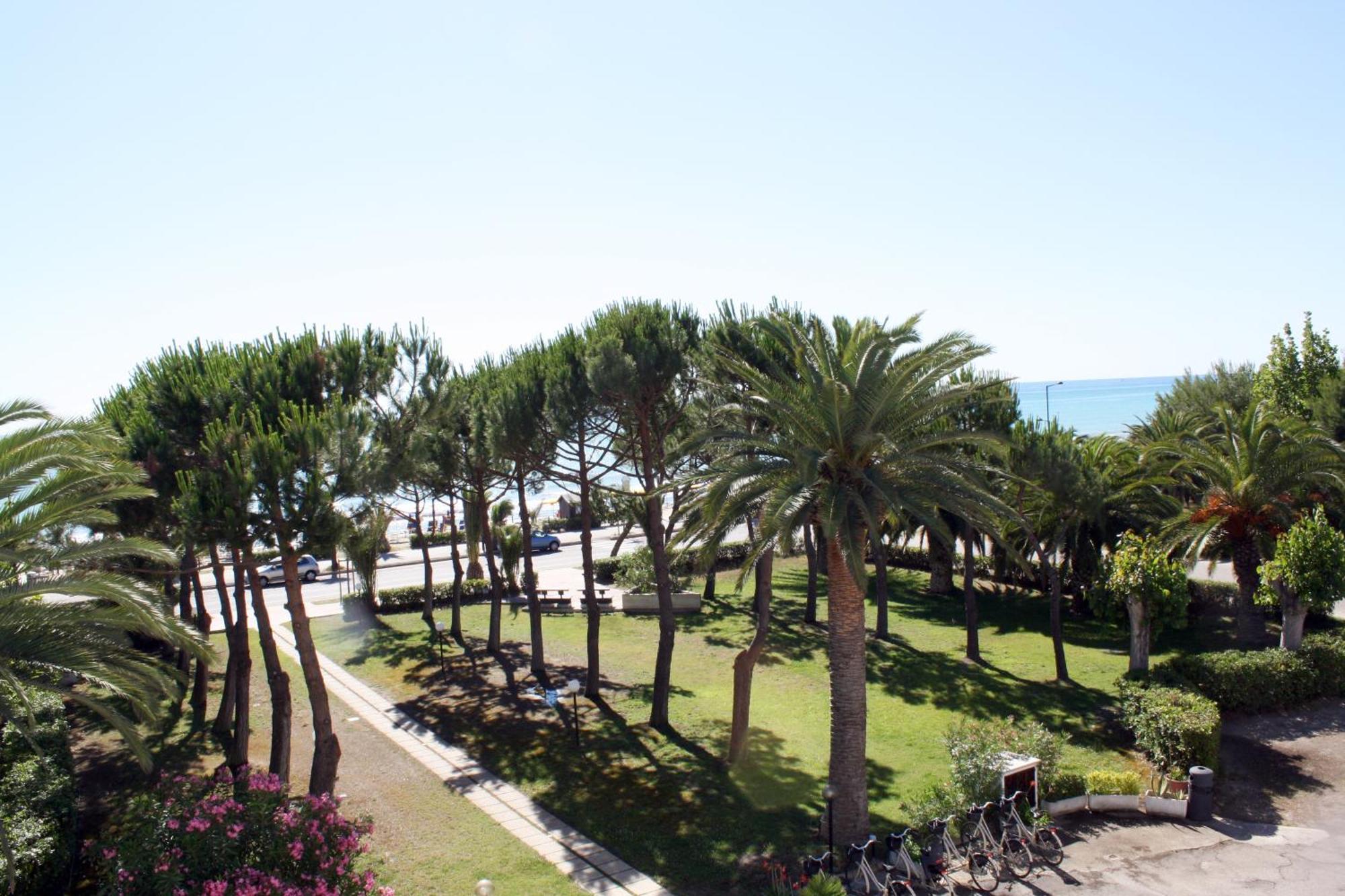Hotel San Remo - All Inclusive - Fronte Mare - Spiaggia Privata Martinsicuro Esterno foto