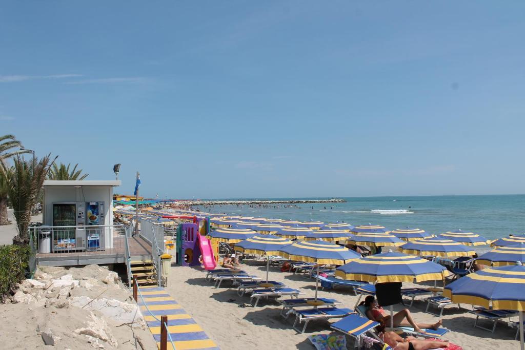 Hotel San Remo - All Inclusive - Fronte Mare - Spiaggia Privata Martinsicuro Esterno foto